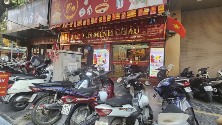 Nhu cầu mua v&agrave;ng giảm mạnh do gi&aacute; v&agrave;ng h&ocirc;m nay lập đỉnh mới.