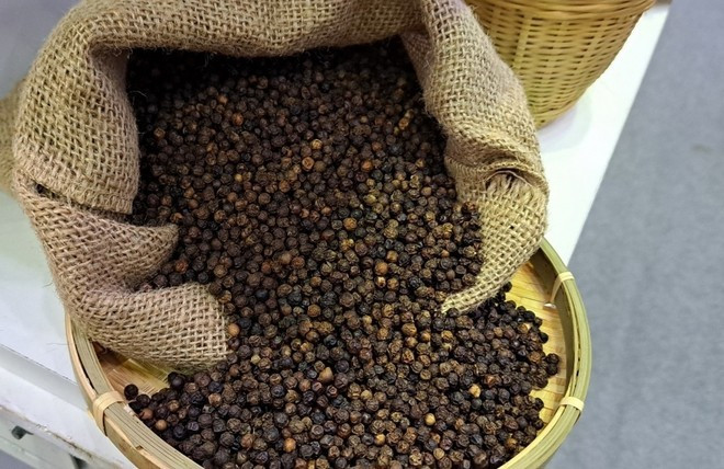 Hồ tiêu trong nước giảm giá 2.500 đồng/kg, cà phê nối dài chuỗi tăng